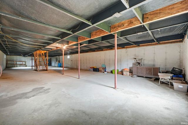 2890 S 400 E, Pierceton, IN 46562