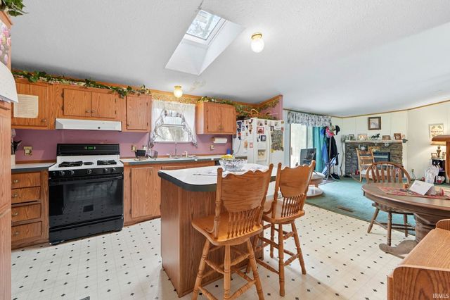 2890 S 400 E, Pierceton, IN 46562