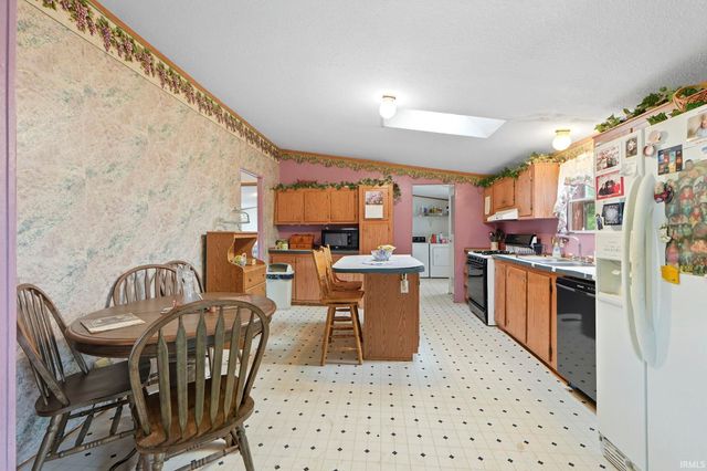 2890 S 400 E, Pierceton, IN 46562