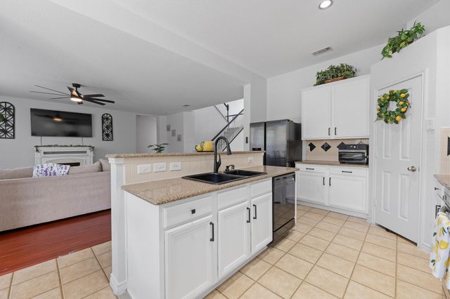 7722 Labrador Drive, Arlington, TX 76002