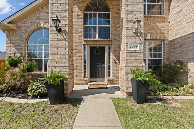 7722 Labrador Drive, Arlington, TX 76002