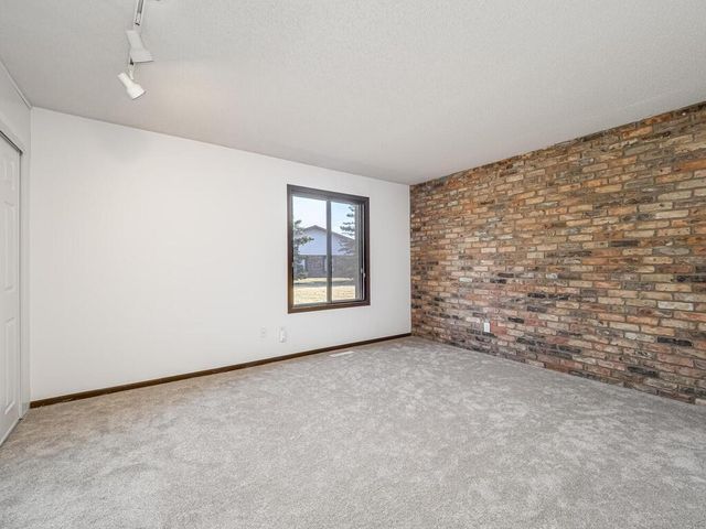 984 Yuma Lane N, Plymouth, MN 55447