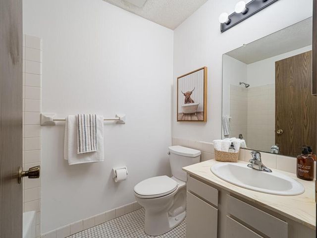 984 Yuma Lane N, Plymouth, MN 55447