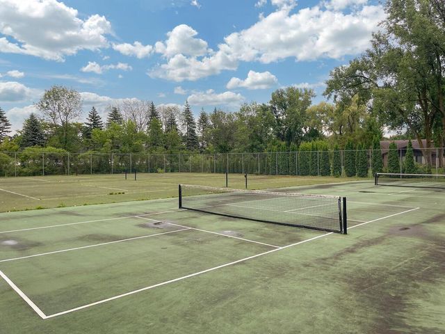 984 Yuma Lane N, Plymouth, MN 55447