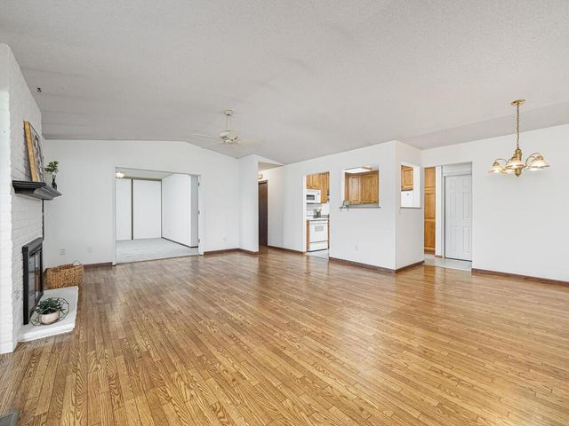 984 Yuma Lane N, Plymouth, MN 55447