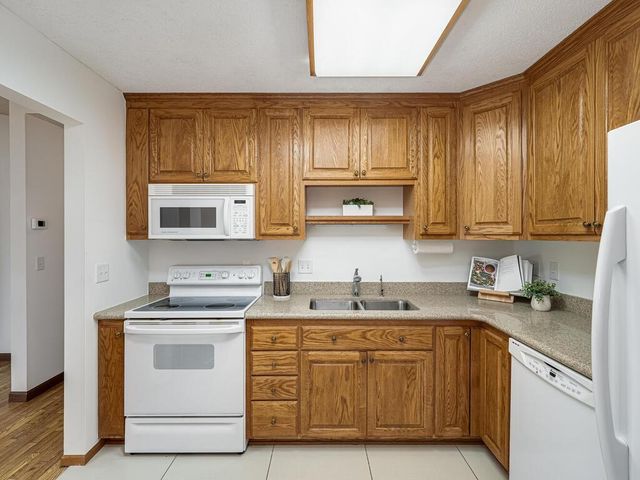 984 Yuma Lane N, Plymouth, MN 55447