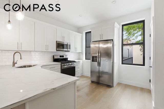 29 Greenpoint Avenue, New York City, NY 11222