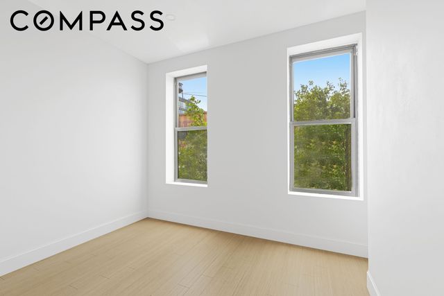 29 Greenpoint Avenue, New York City, NY 11222