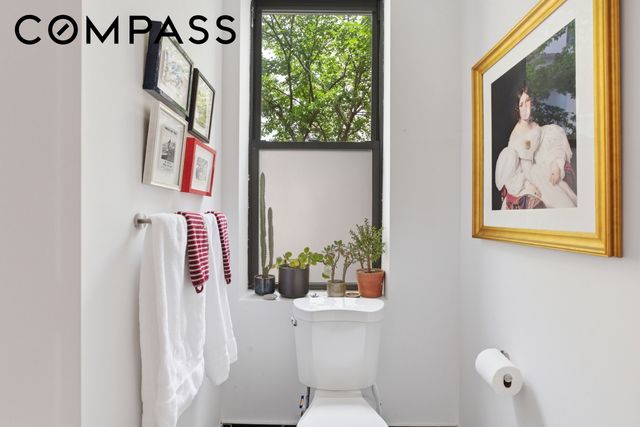 29 Greenpoint Avenue, New York City, NY 11222