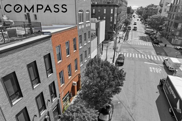 29 Greenpoint Avenue, New York City, NY 11222