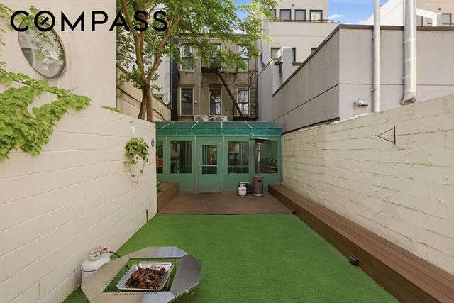 29 Greenpoint Avenue, New York City, NY 11222