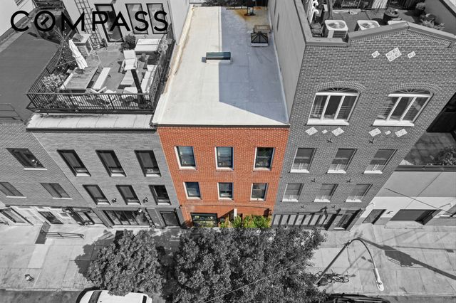 29 Greenpoint Avenue, New York City, NY 11222