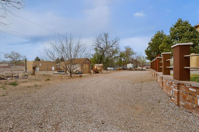 7129 Isleta Boulevard SW, Albuquerque, NM 87105