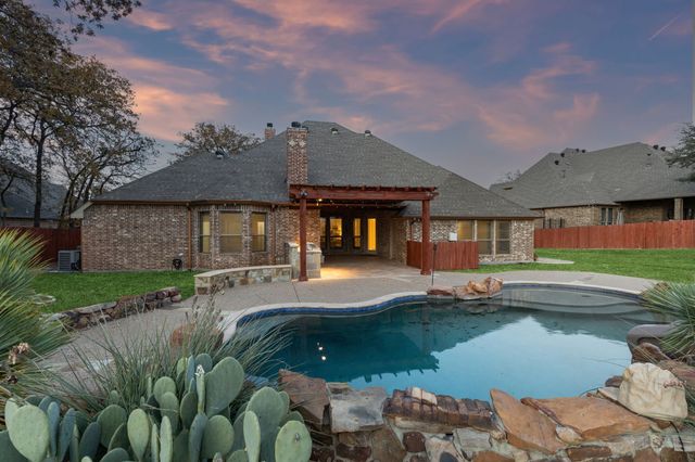 5829 Lakeside Drive, Fort Worth, TX 76179