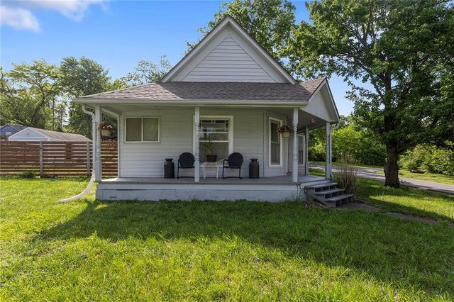 1300 SW Mitchell Street, Oak Grove, MO 64075