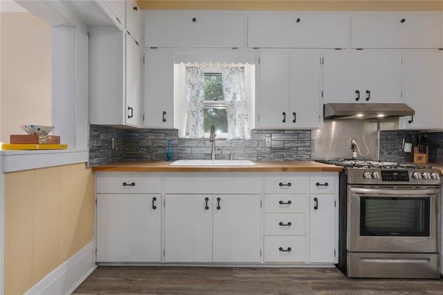 1300 SW Mitchell Street, Oak Grove, MO 64075