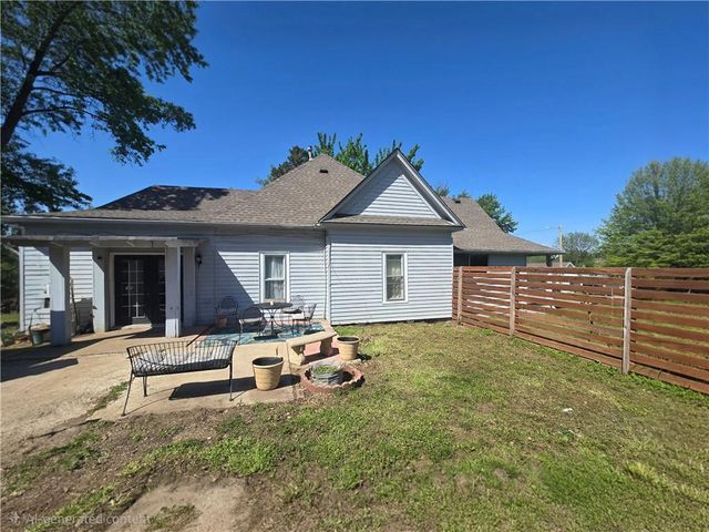 1300 SW Mitchell Street, Oak Grove, MO 64075