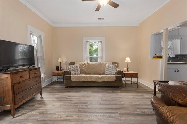 1300 SW Mitchell Street, Oak Grove, MO 64075