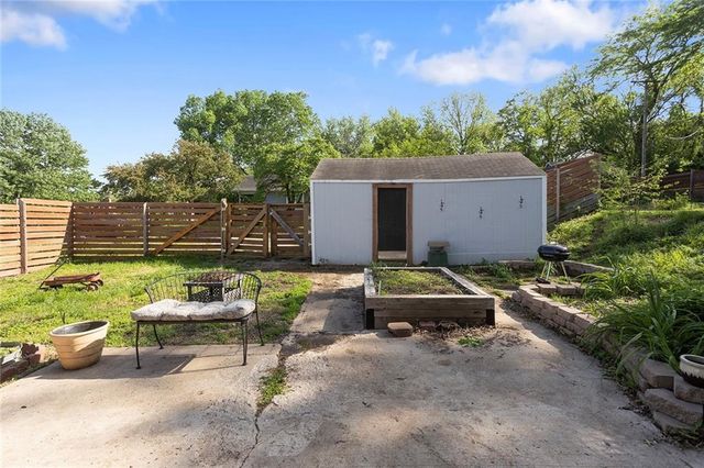1300 SW Mitchell Street, Oak Grove, MO 64075