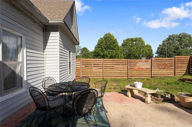 1300 SW Mitchell Street, Oak Grove, MO 64075