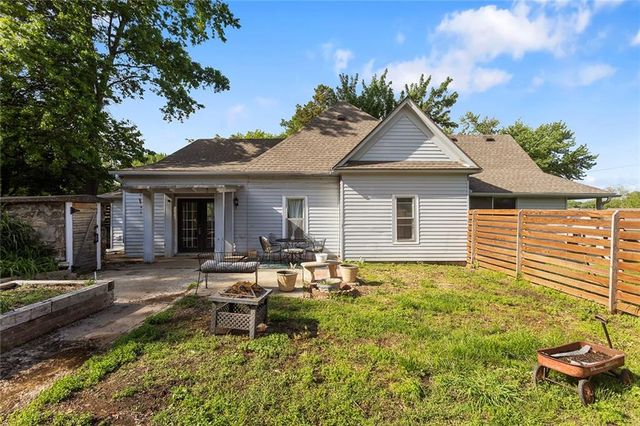 1300 SW Mitchell Street, Oak Grove, MO 64075