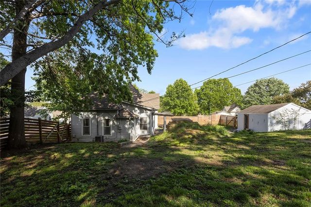 1300 SW Mitchell Street, Oak Grove, MO 64075