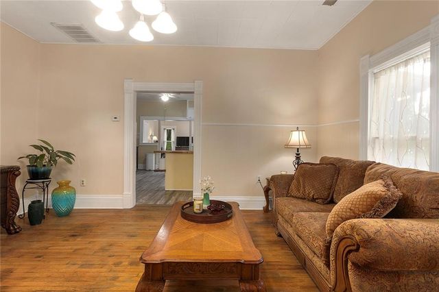 1300 SW Mitchell Street, Oak Grove, MO 64075