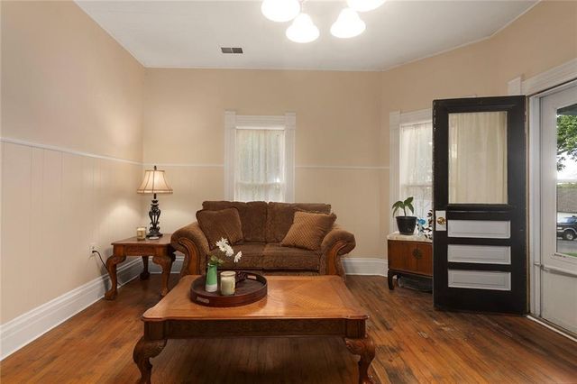 1300 SW Mitchell Street, Oak Grove, MO 64075