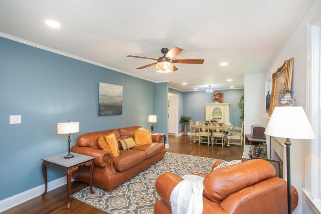 2314 Deerwood Dr, Nashville, TN 37214