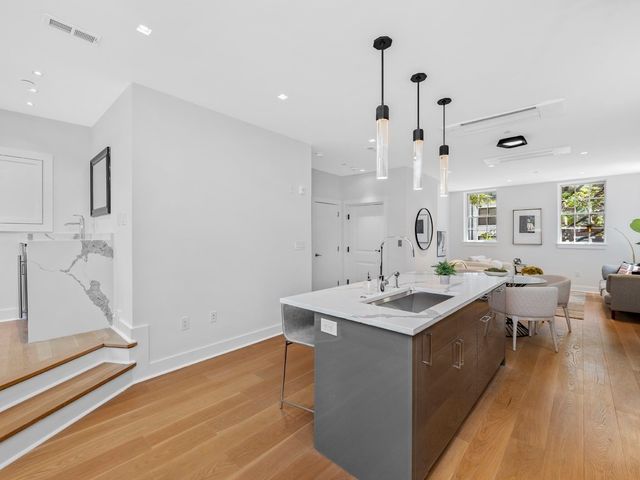 33-35 Bowdoin Street 3, Boston, MA 02114