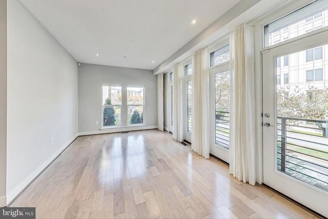 1458 PICCARD DR, Rockville, MD 20850