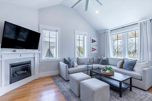 55 Alpine Way 2, Boston, MA 02125