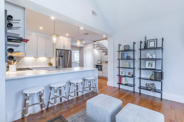 55 Alpine Way 2, Boston, MA 02125