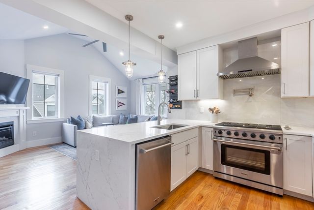 55 Alpine Way 2, Boston, MA 02125