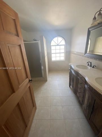 14611 Balgowan Rd 204-1, Miami Lakes, FL 33016