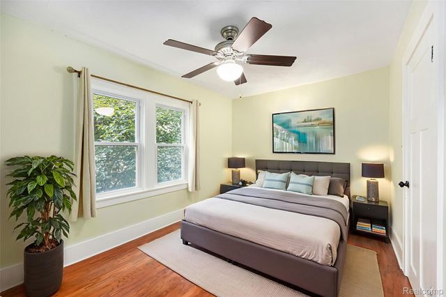 126 S Roslyn Road, Waterford Charter Township, MI 48328