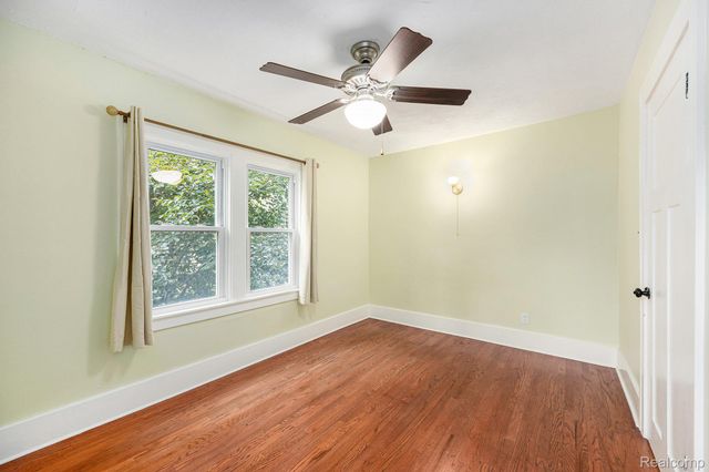 126 S Roslyn Road, Waterford Charter Township, MI 48328