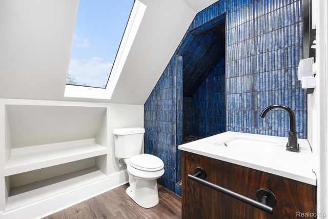 126 S Roslyn Road, Waterford Charter Township, MI 48328