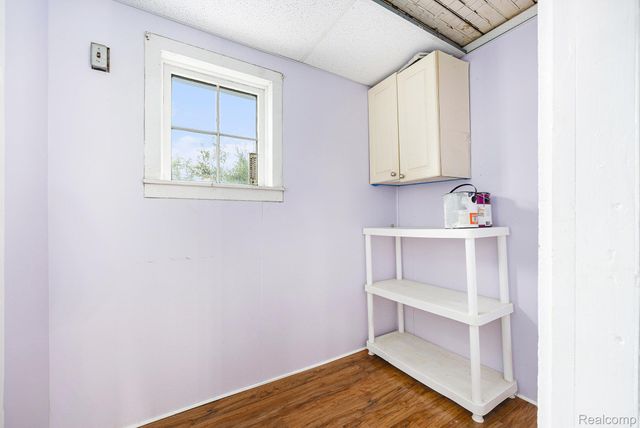 126 S Roslyn Road, Waterford Charter Township, MI 48328