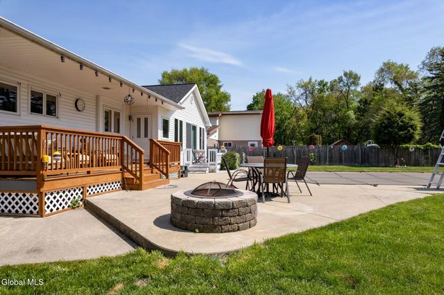 14 Lee Avenue, Guilderland, NY 12303