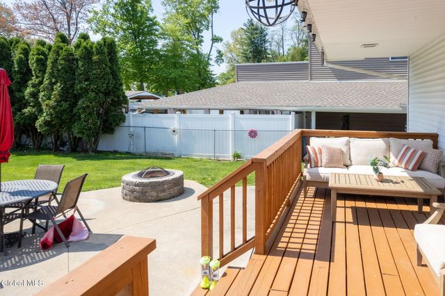 14 Lee Avenue, Guilderland, NY 12303