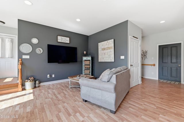 14 Lee Avenue, Guilderland, NY 12303