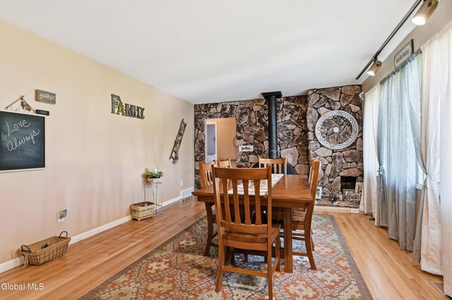 14 Lee Avenue, Guilderland, NY 12303