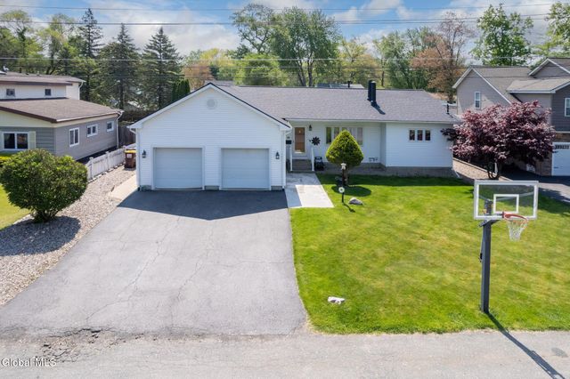14 Lee Avenue, Guilderland, NY 12303
