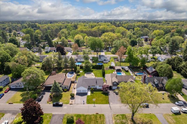 14 Lee Avenue, Guilderland, NY 12303