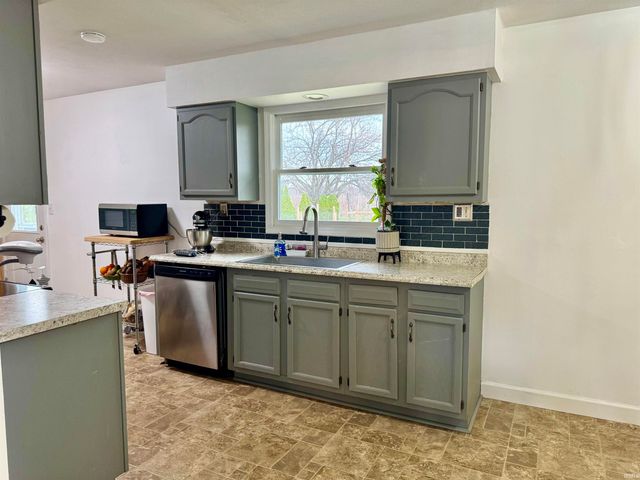 2016 Felix Place, Plymouth, IN 46563