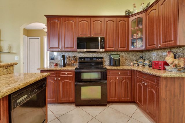 216 Cypress Trace, Royal Palm Beach, FL 33411