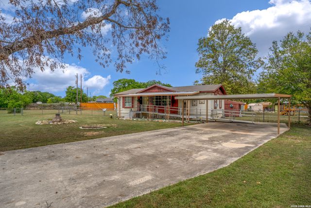 430 PECAN DR SW, Mcqueeney, TX 78123