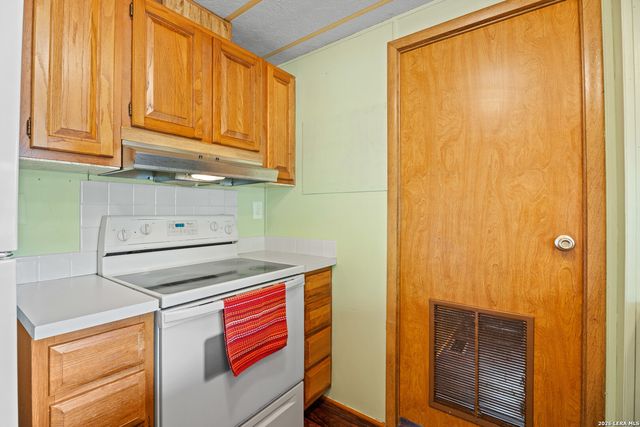 430 PECAN DR SW, Mcqueeney, TX 78123