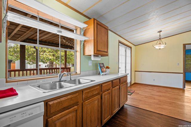 430 PECAN DR SW, Mcqueeney, TX 78123